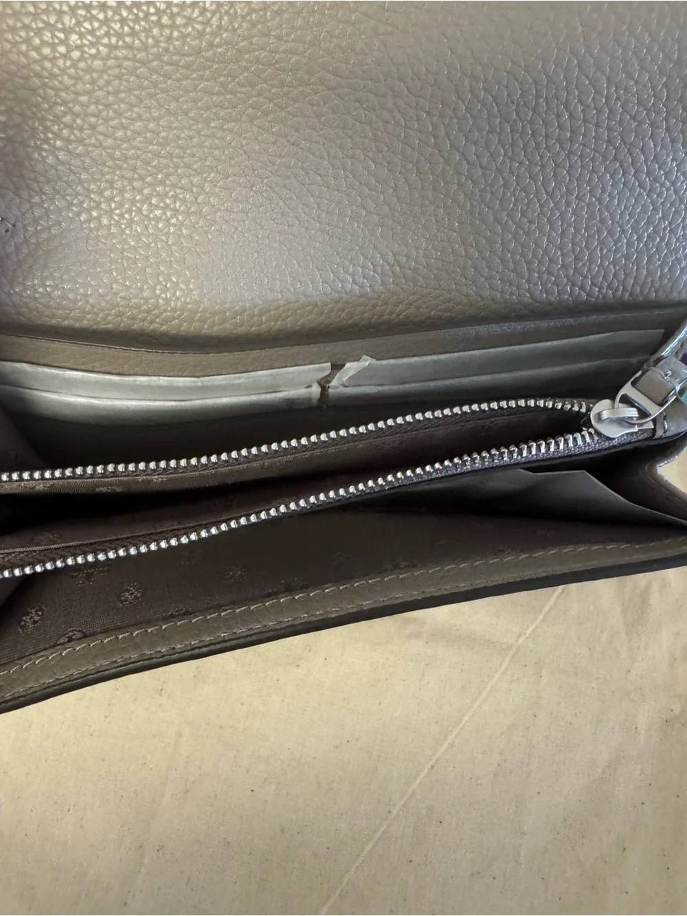Tory Burch Britten Flap Wristlet Wallet - Gray Heron